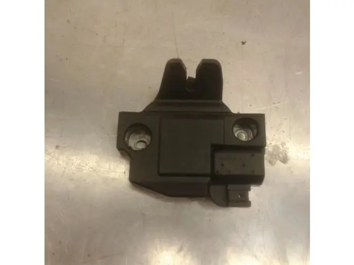 Boot lid lock mechanism Toyota Corolla