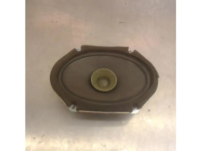 Speaker Mazda 3. 06-