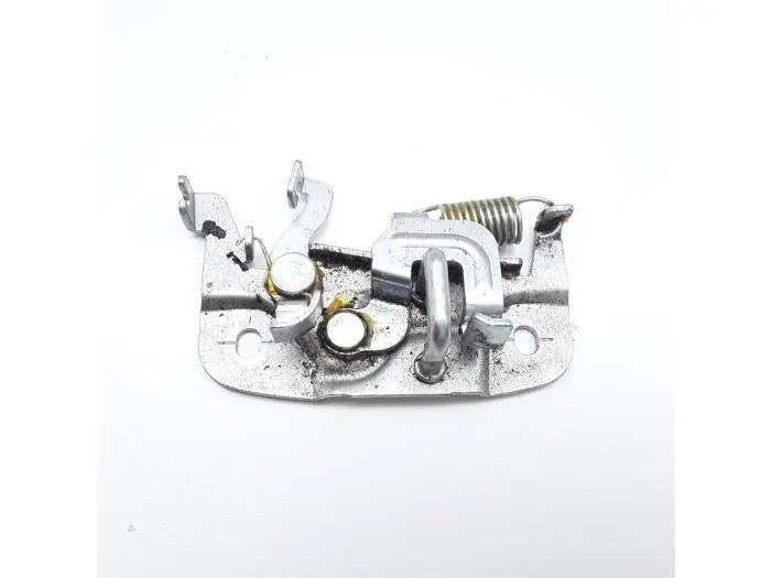Boot lid lock mechanism Mitsubishi Lancer