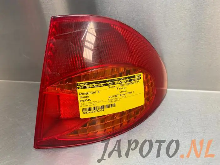 Taillight, right Toyota Avensis
