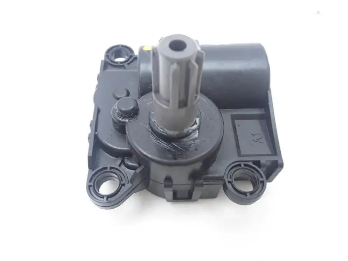 Heater valve motor Kia Sportage