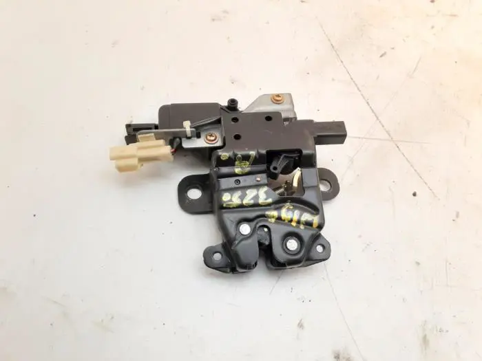 Boot lid lock mechanism Mazda RX-8