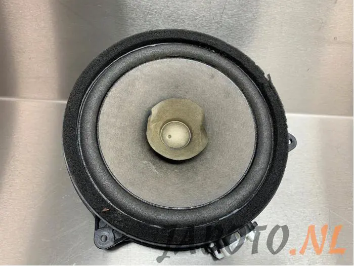 Speaker Mazda 2.