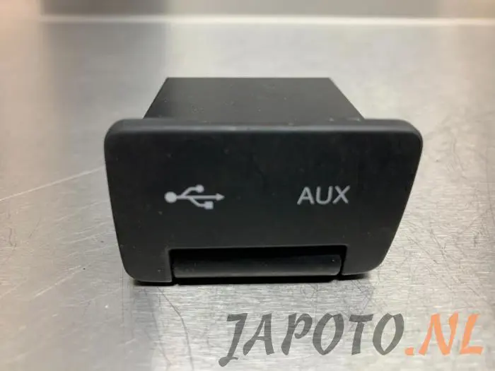 AUX / USB connection Kia Cee'D