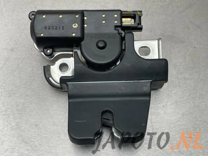 Tailgate lock mechanism Lexus GS 430