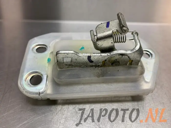 Tailgate lock mechanism Nissan Pixo