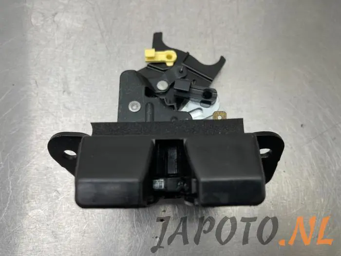 Tailgate lock mechanism Hyundai I10