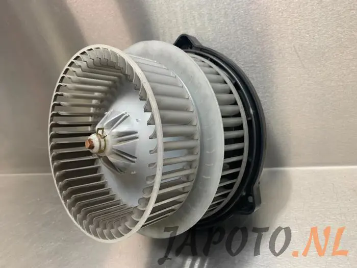 Heating and ventilation fan motor Toyota Avensis Verso