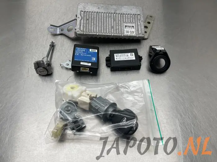 Ignition lock + computer Subaru Trezia