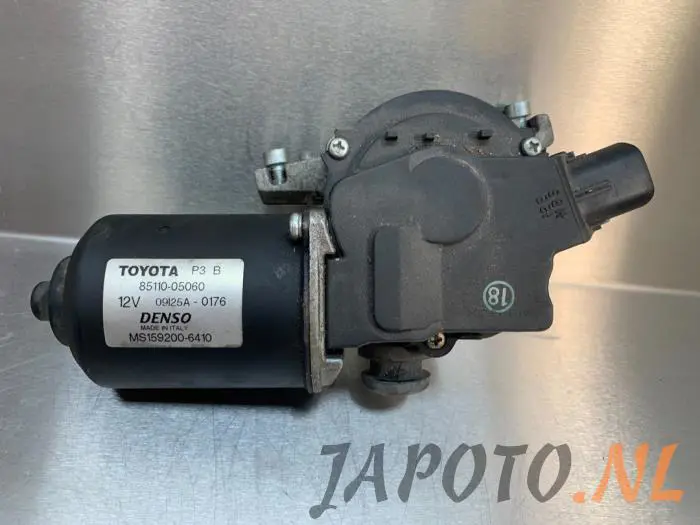 Front wiper motor Toyota Avensis