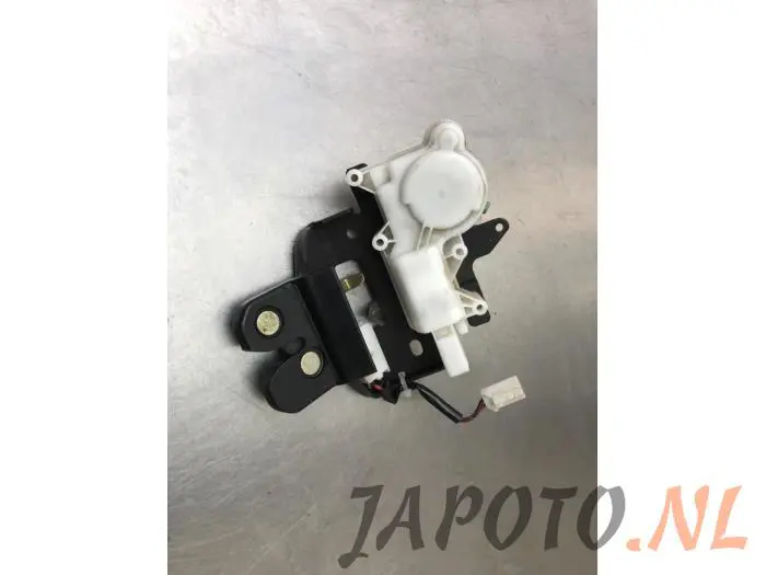 Boot lid lock mechanism Mazda 6.