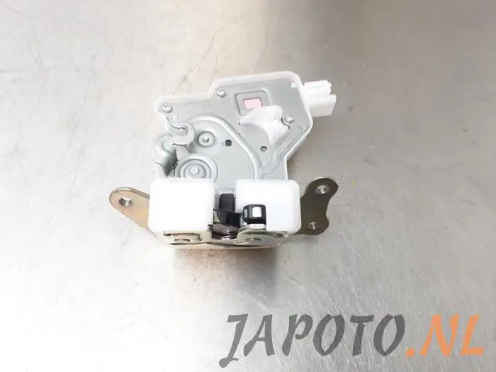 Tailgate lock mechanism Suzuki Ignis