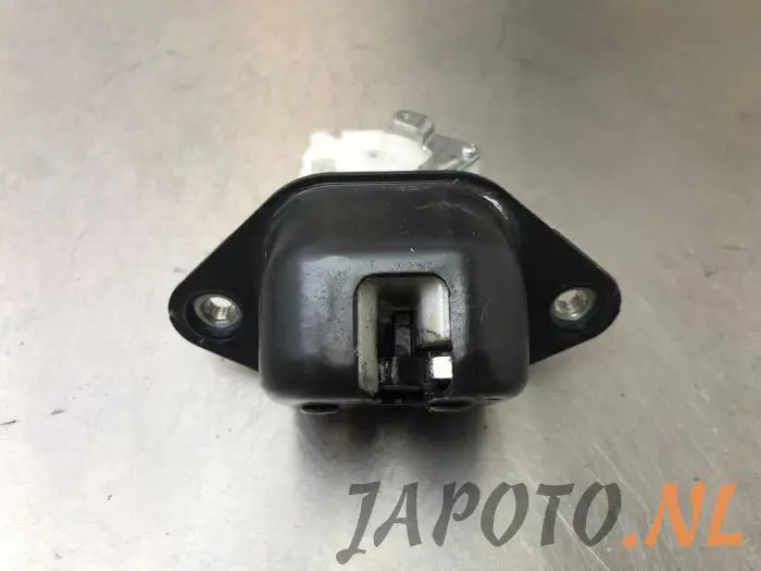Tailgate lock mechanism Subaru Impreza