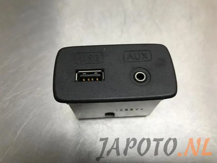 AUX / USB connection Subaru Legacy
