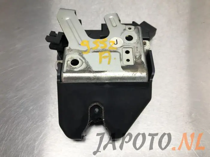 Boot lid lock mechanism Honda Civic
