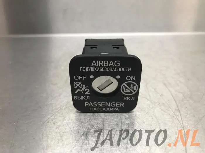Airbag lock Lexus CT 200h