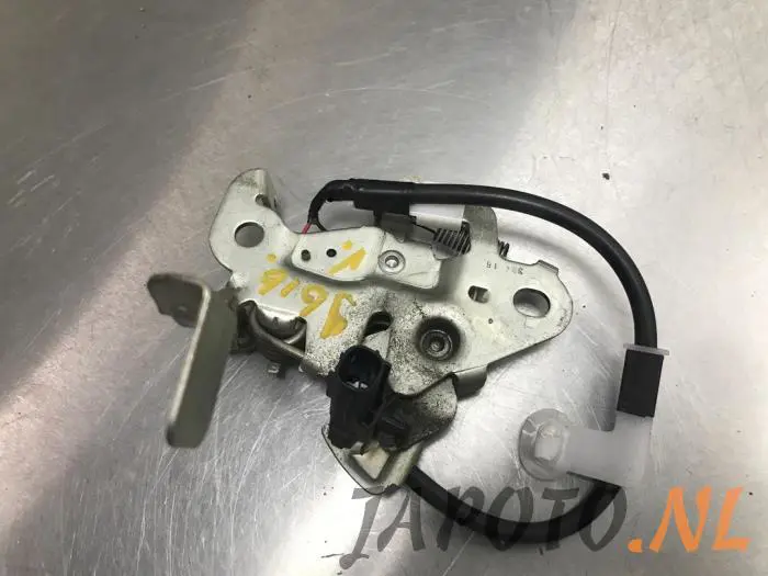 Bonnet lock mechanism Toyota Aygo