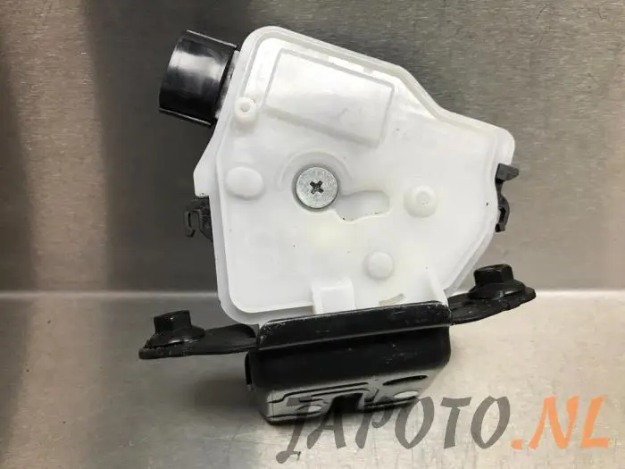 Tailgate lock mechanism Toyota Corolla