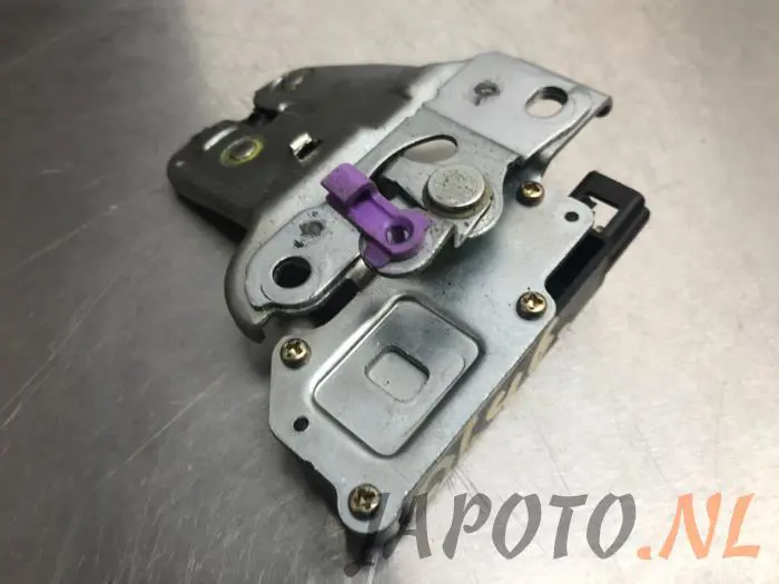 Boot lid lock mechanism Lexus GS 300