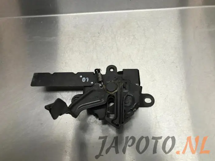 Bonnet lock mechanism Toyota C-HR
