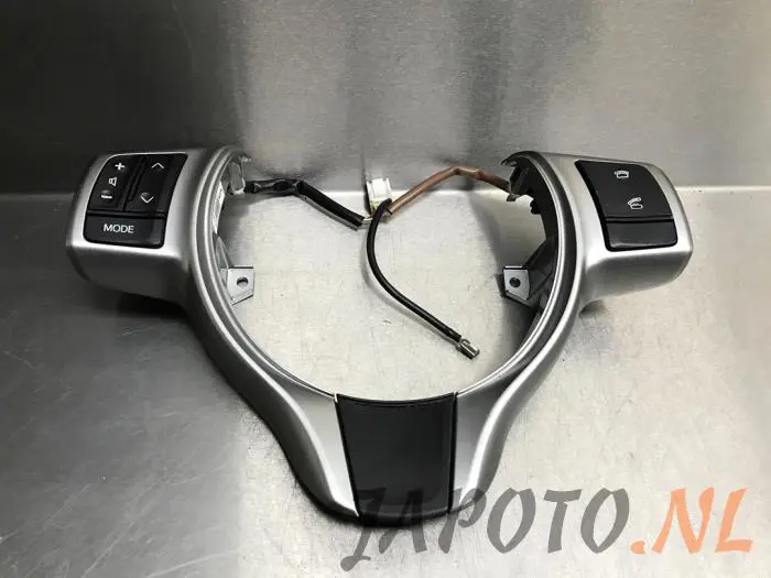Steering wheel mounted radio control Toyota Yaris