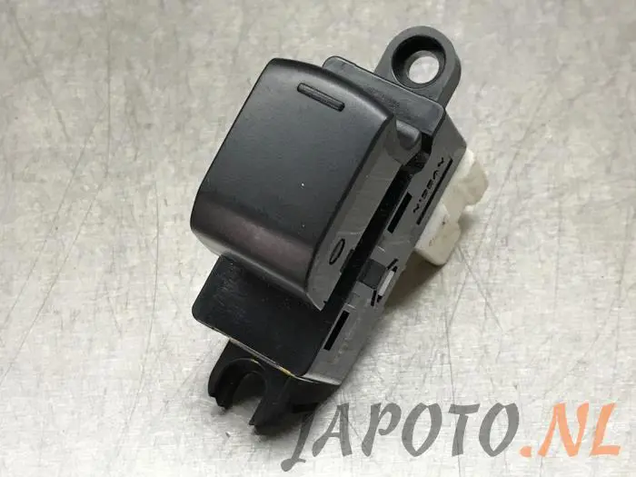 Electric window switch Nissan Note