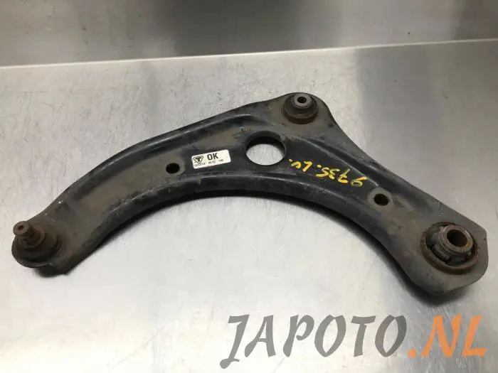 Front lower wishbone, left Nissan Note