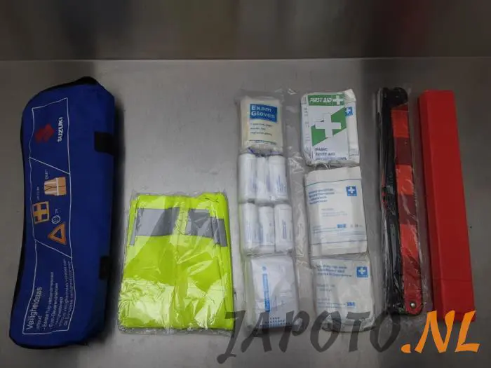 First aid kit Suzuki Alto