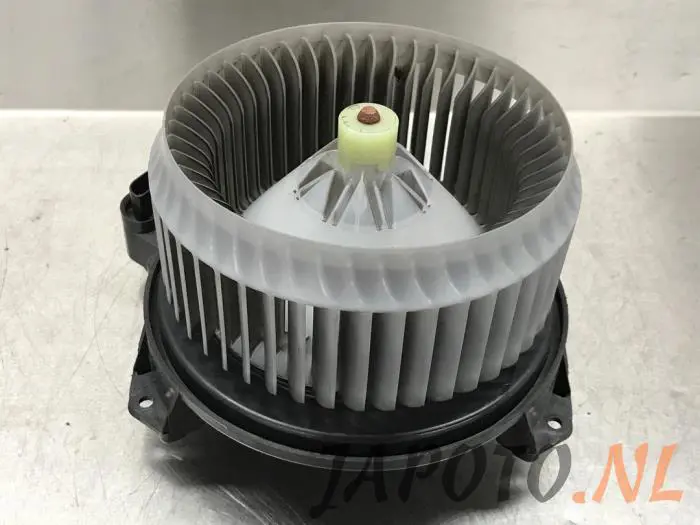 Heating and ventilation fan motor Toyota Avensis