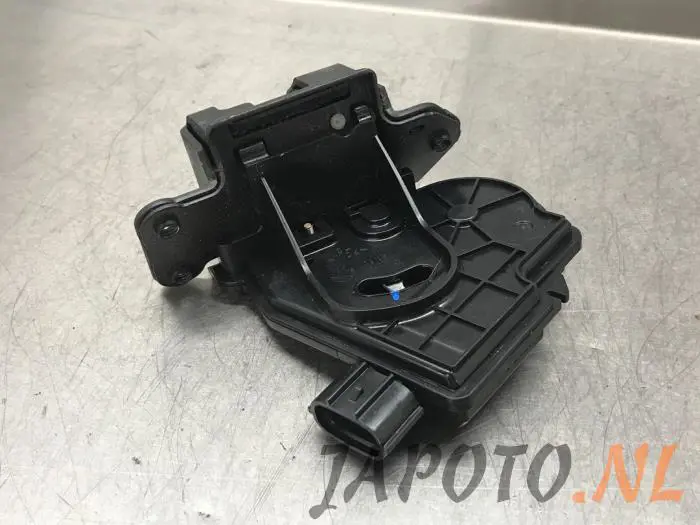 Tailgate lock mechanism Toyota Auris
