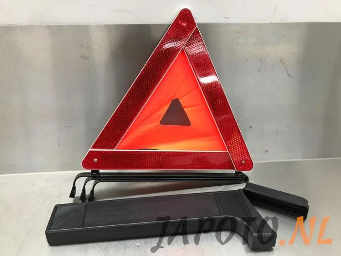 Warning triangle Lexus SC 430