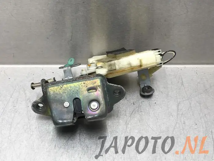 Tailgate lock mechanism Subaru Impreza