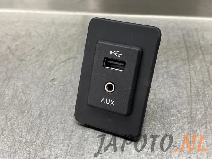 AUX / USB connection Nissan Note