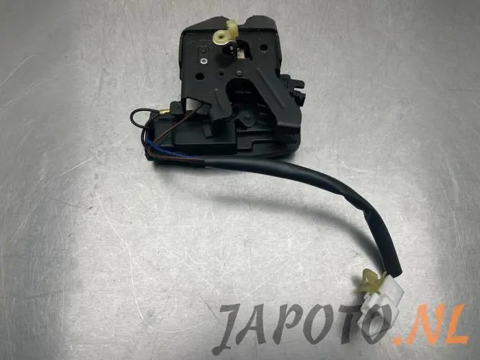 Tailgate lock mechanism Chevrolet Epica