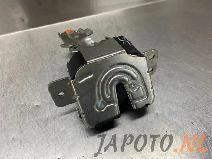 Tailgate lock mechanism Mitsubishi Colt