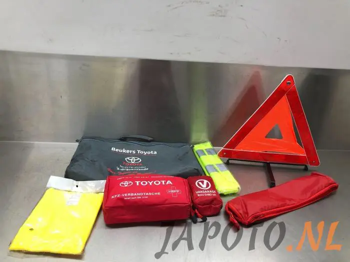 First aid kit Toyota Rav-4