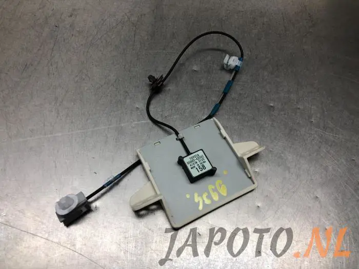 GPS antenna Toyota Rav-4