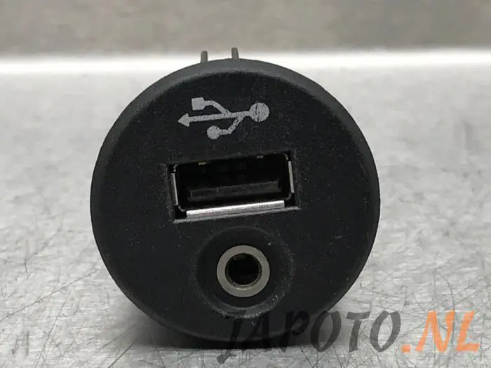 AUX / USB connection Nissan Juke