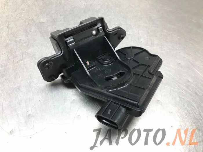 Tailgate lock mechanism Toyota Verso