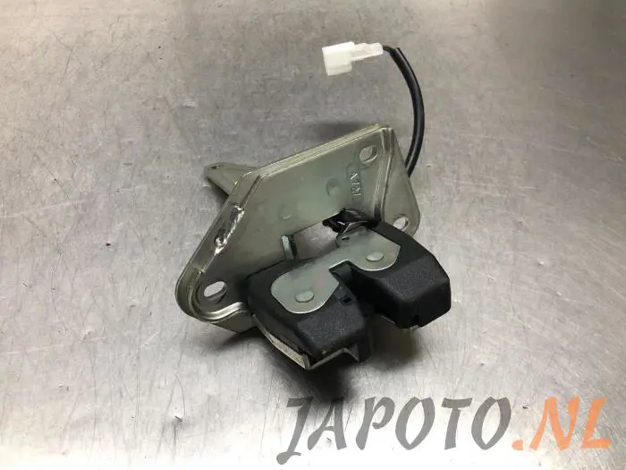 Boot lid lock mechanism Mitsubishi Colt