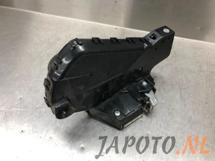 Tailgate lock mechanism Toyota Rav-4