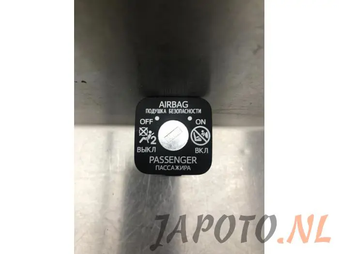 Airbag lock Toyota Auris