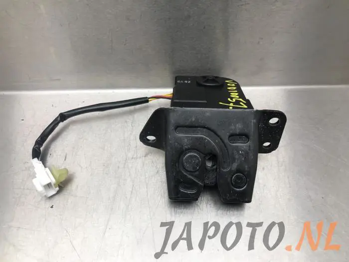 Tailgate lock mechanism Kia Rio