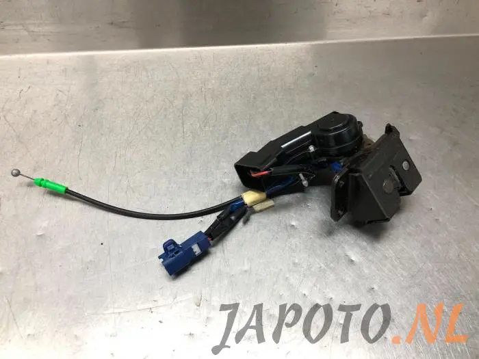 Tailgate lock mechanism Toyota Corolla