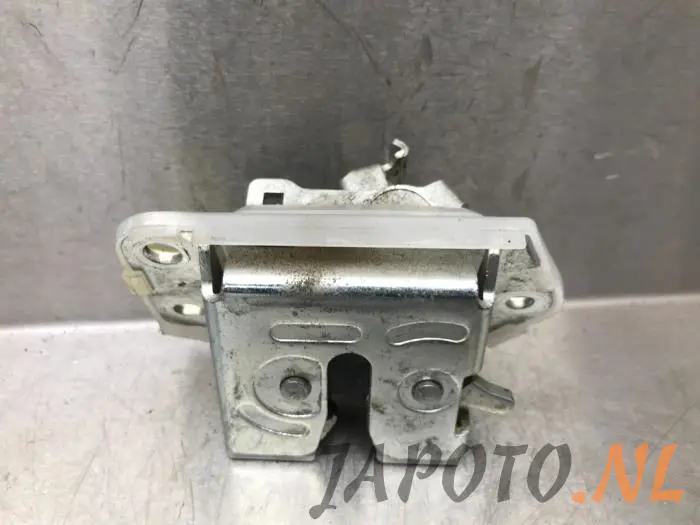 Tailgate lock mechanism Suzuki Alto