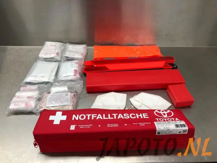 First aid kit Toyota Auris