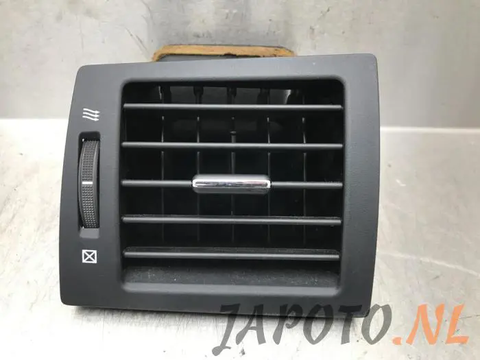 Air grill side Toyota Avensis