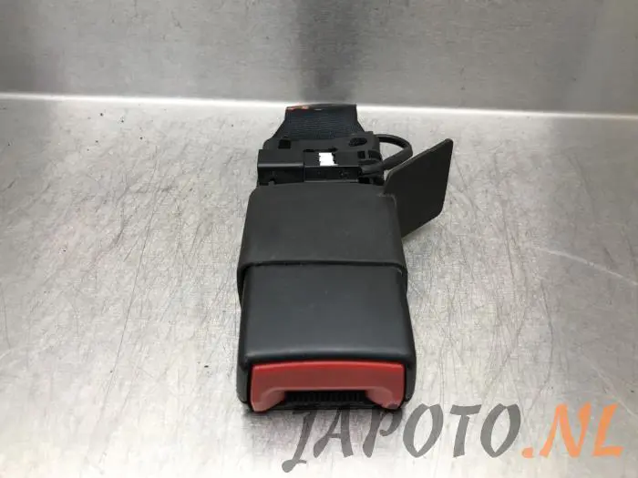 Rear seatbelt buckle, left Toyota Avensis