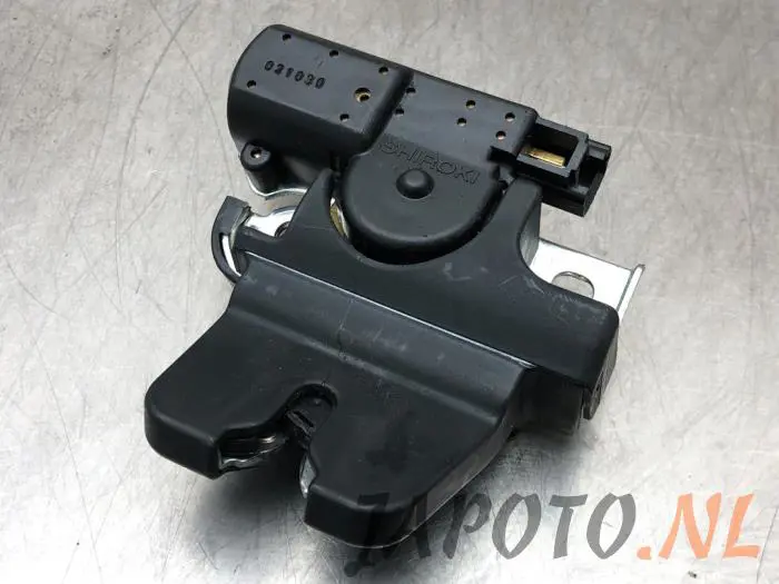 Tailgate lock mechanism Toyota Camry