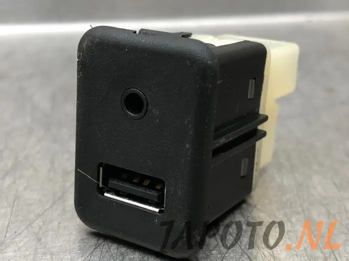 AUX / USB connection Chevrolet Aveo